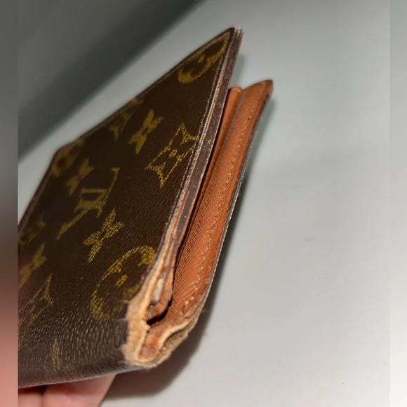 Louis Vuitton Monogram Bifold Wallet - Picture 13 of 16